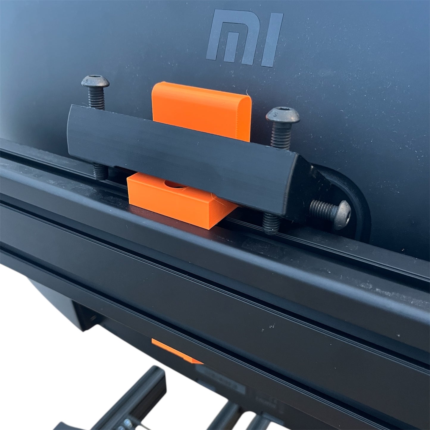 Universal Integrated Monitor Mount